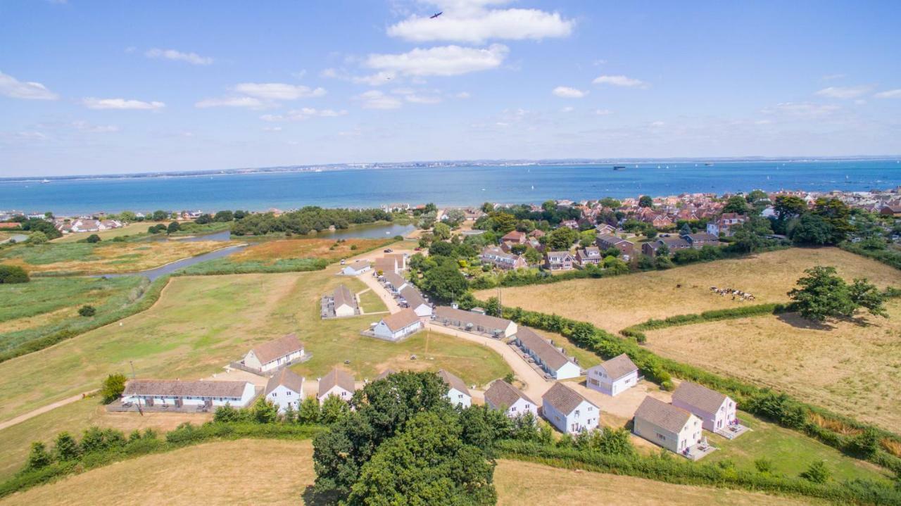 Seaview Holidays - Salterns Village 外观 照片